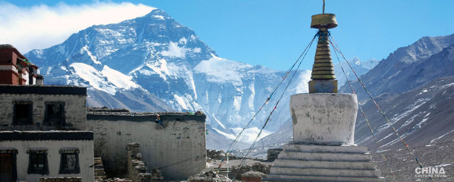 Mt. Qomolangma in the background