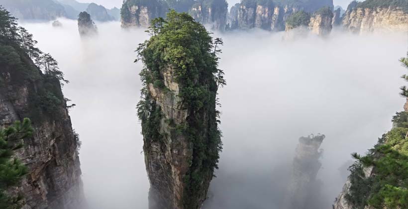 Avatar Floating Mountain landscape in Zhangjiajie for family trip